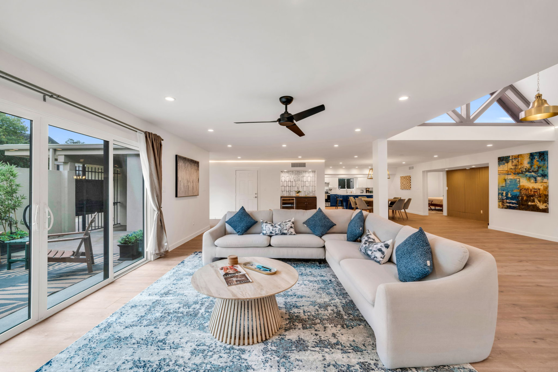 Beverly House photo 2
