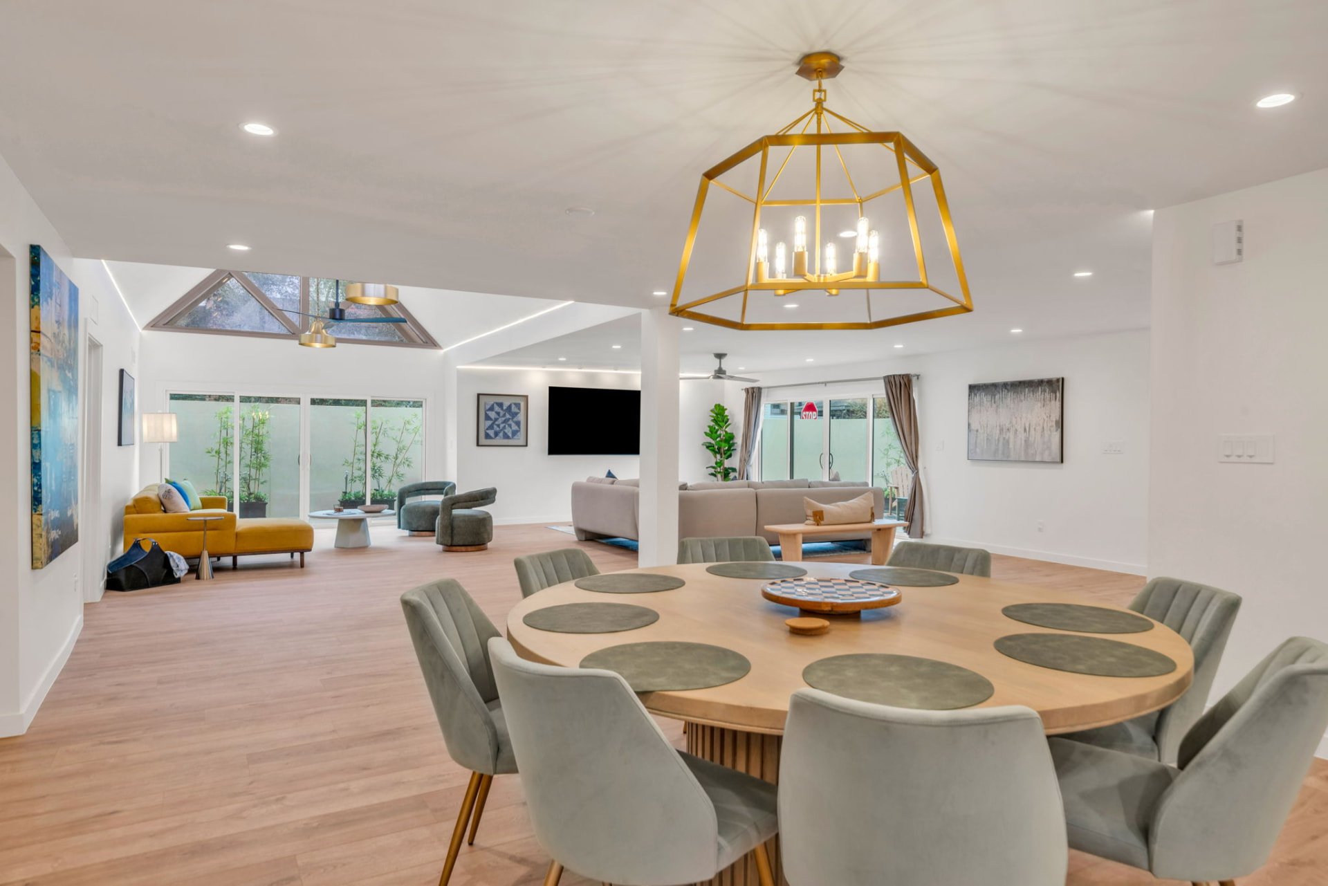 Beverly House photo 5