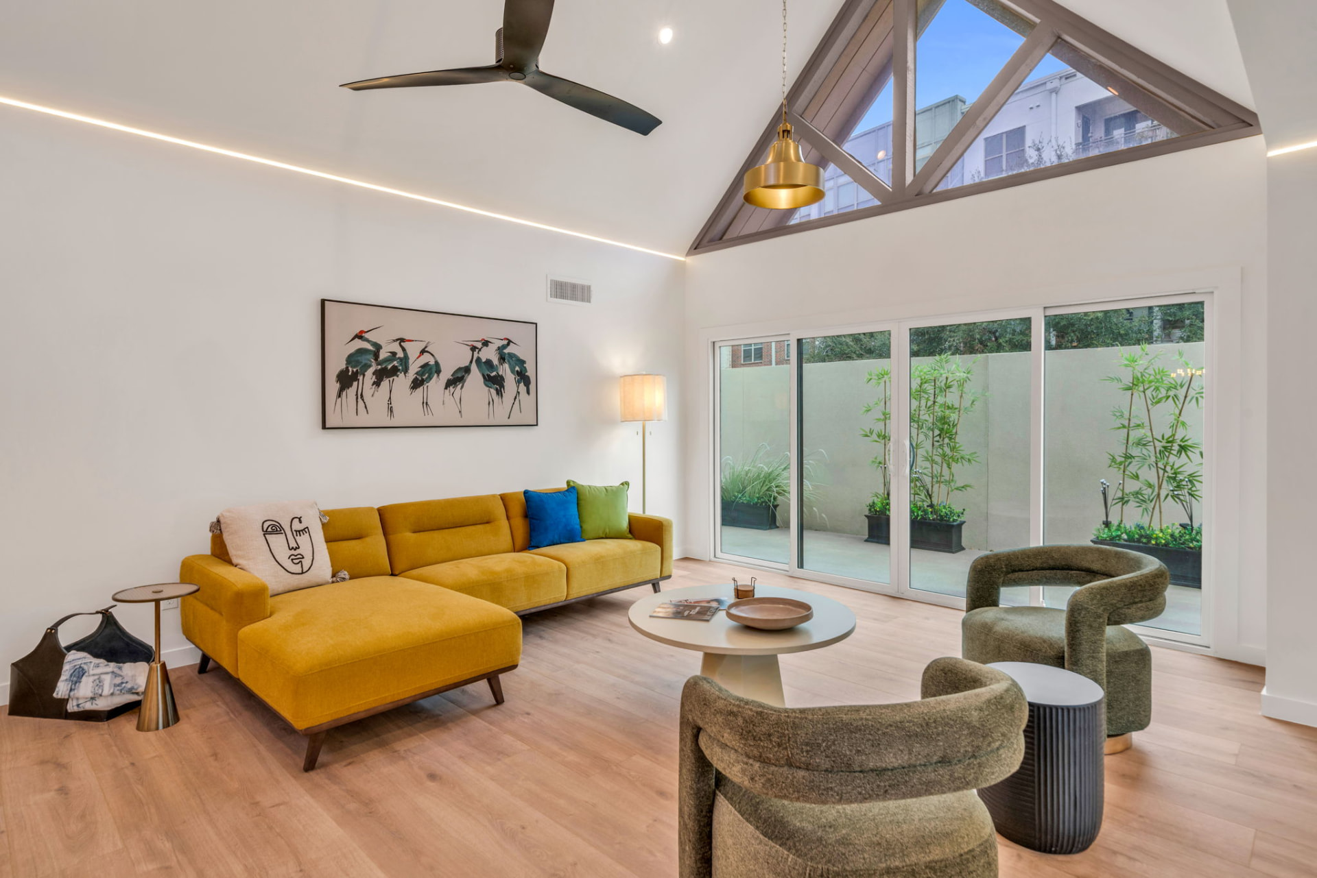 Beverly House photo 3